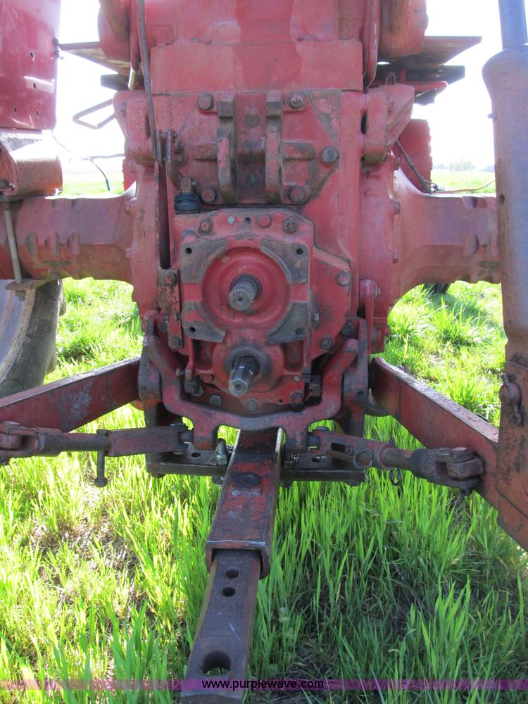 image for item B2686 1970 International Farmall 756 tractor