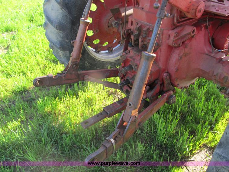 image for item B2686 1970 International Farmall 756 tractor