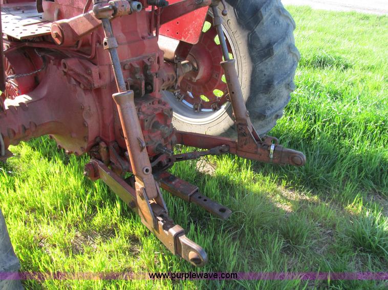 image for item B2686 1970 International Farmall 756 tractor