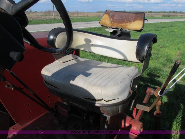 image for item B2686 1970 International Farmall 756 tractor