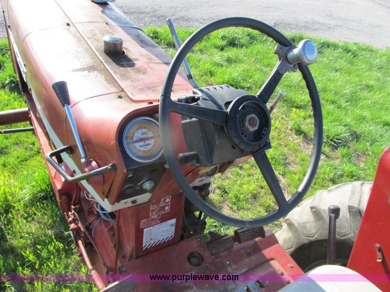 image for item B2686 1970 International Farmall 756 tractor