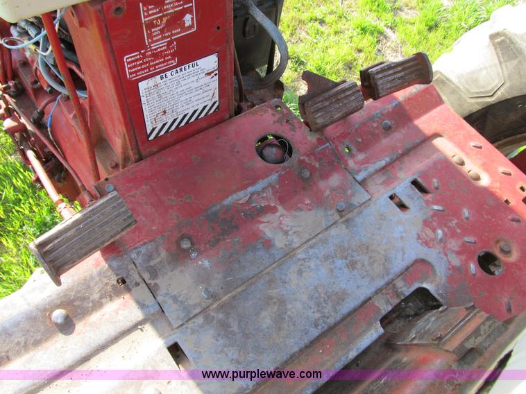 image for item B2686 1970 International Farmall 756 tractor