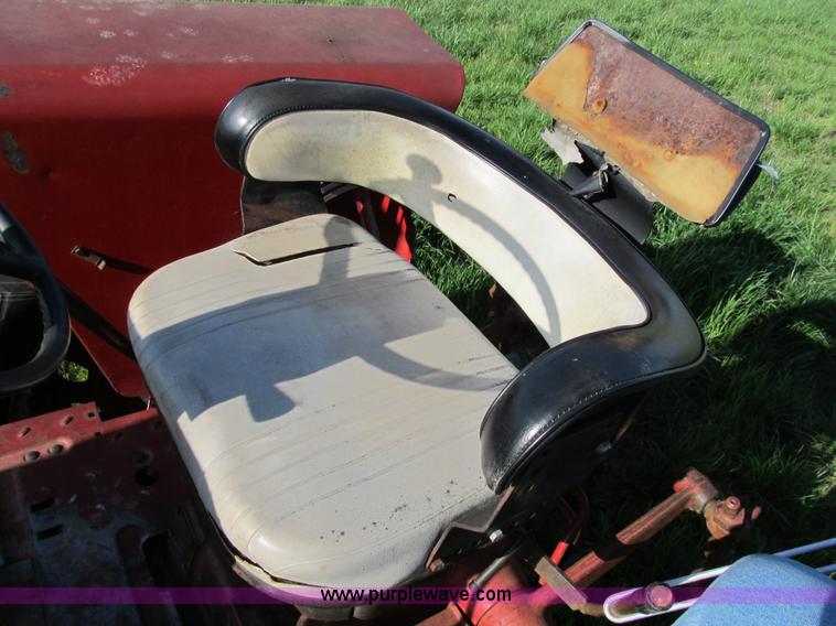 image for item B2686 1970 International Farmall 756 tractor