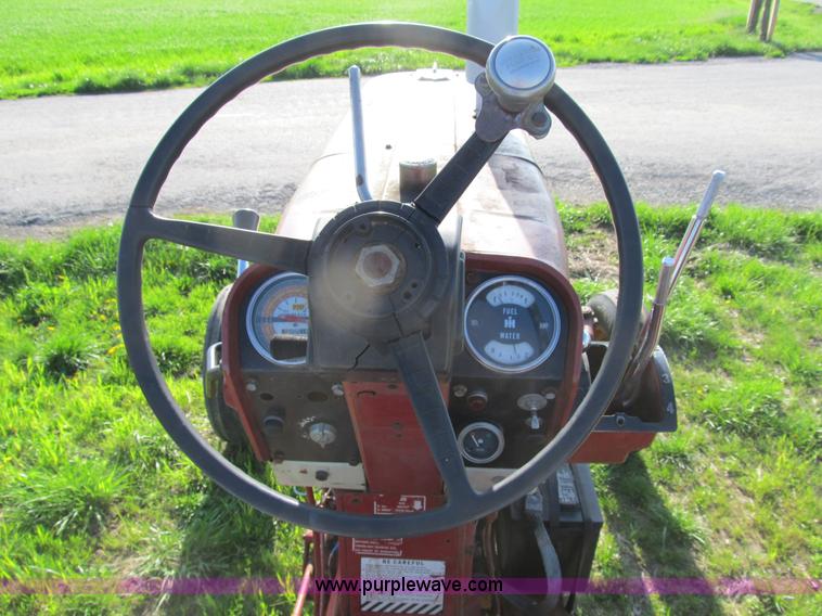 image for item B2686 1970 International Farmall 756 tractor