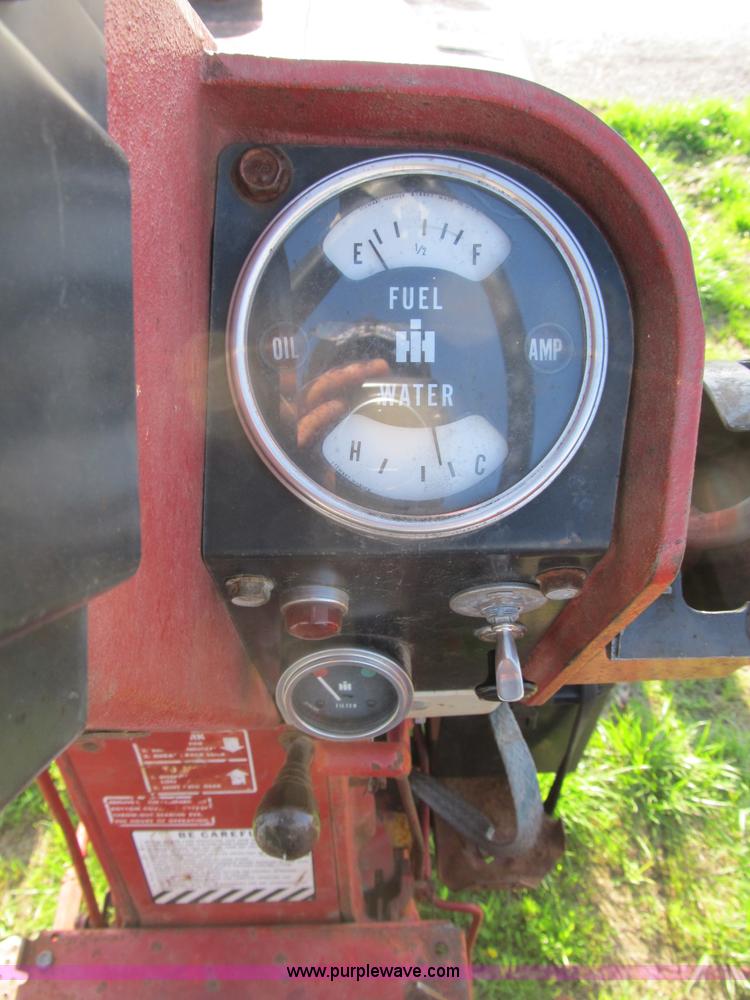 image for item B2686 1970 International Farmall 756 tractor