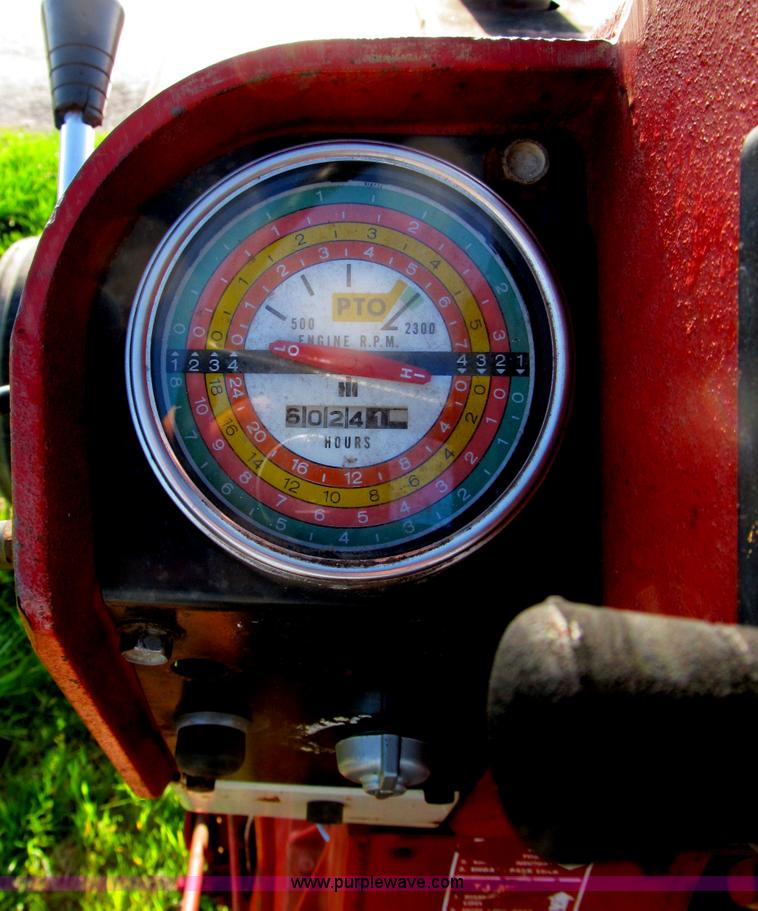 image for item B2686 1970 International Farmall 756 tractor