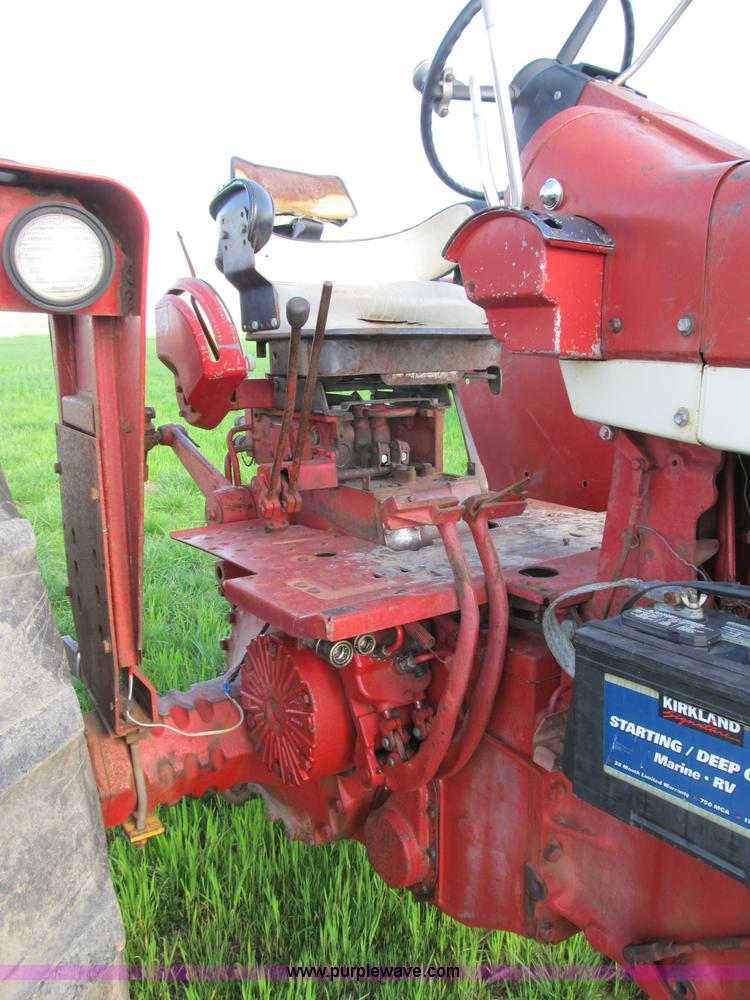 image for item B2686 1970 International Farmall 756 tractor