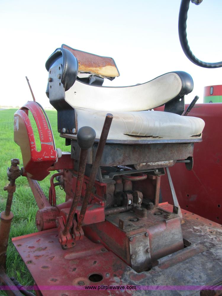 image for item B2686 1970 International Farmall 756 tractor