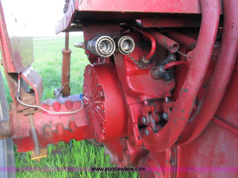 image for item B2686 1970 International Farmall 756 tractor