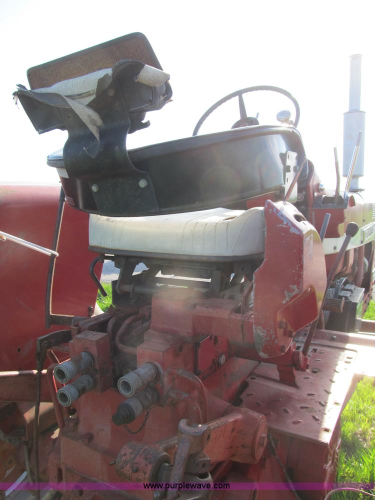 image for item B2686 1970 International Farmall 756 tractor
