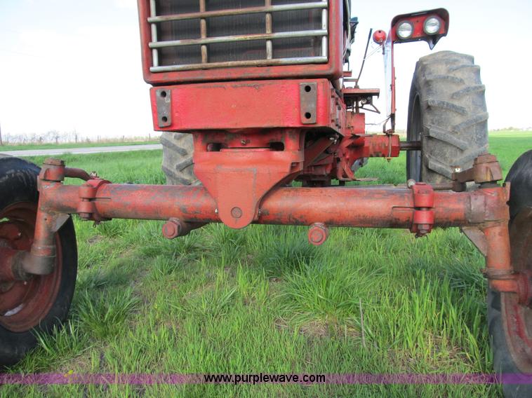 image for item B2686 1970 International Farmall 756 tractor