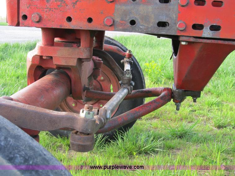 image for item B2686 1970 International Farmall 756 tractor