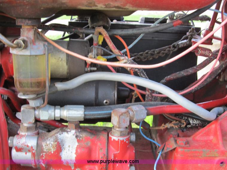 image for item B2686 1970 International Farmall 756 tractor