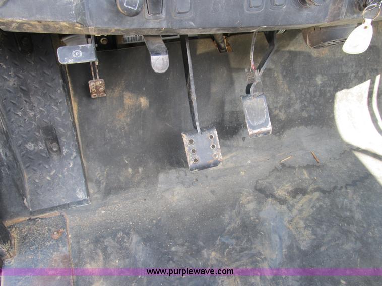 image for item B2693 2007 Club Car XRT1550G utility vehicle