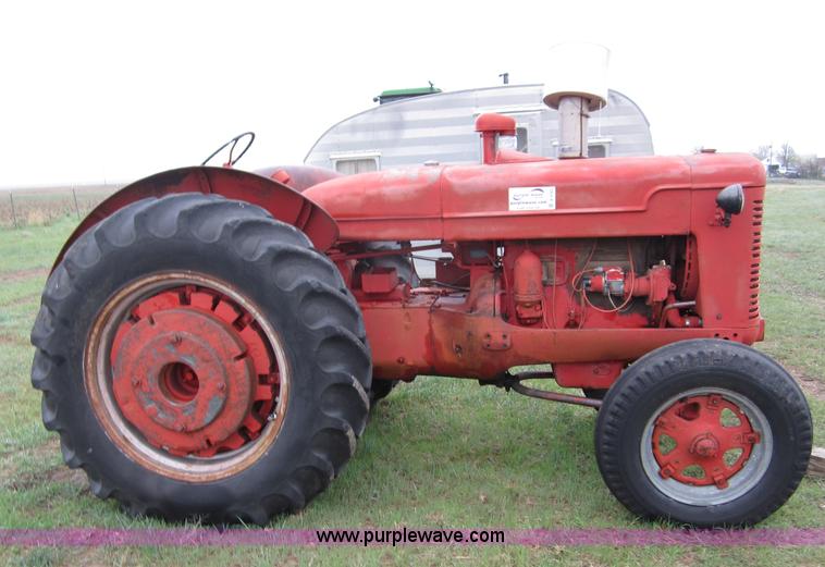 image for item B3165 International W9 tractor