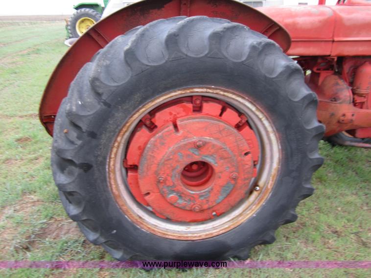 image for item B3165 International W9 tractor