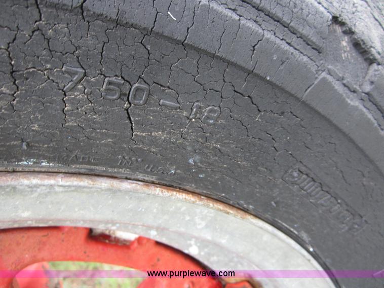 image for item B3165 International W9 tractor