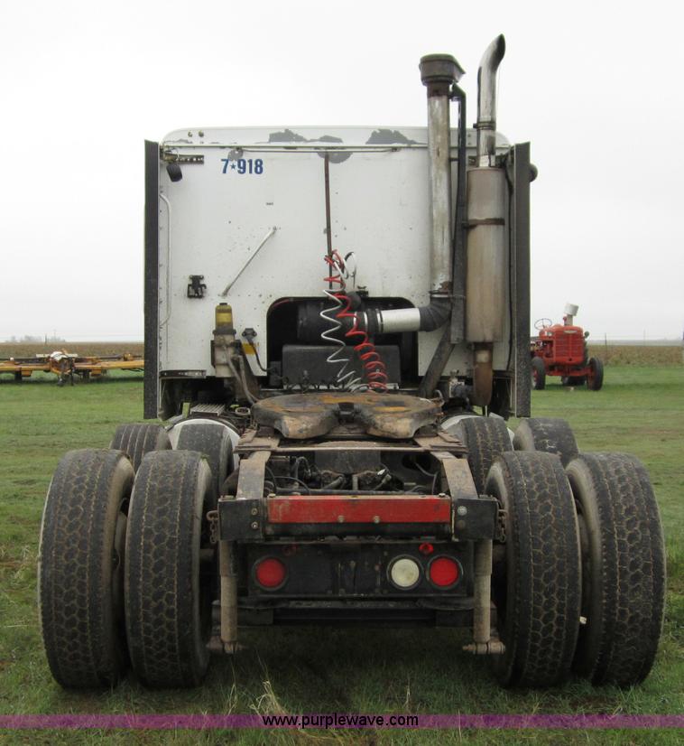 image for item B3168 1998 International 9800 semi truck