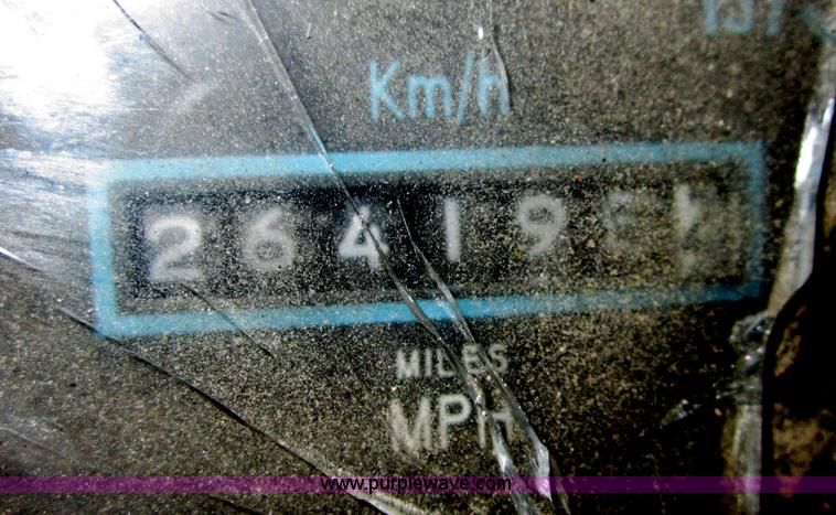 image for item B3168 1998 International 9800 semi truck