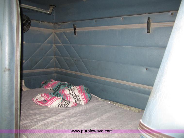 image for item B3168 1998 International 9800 semi truck