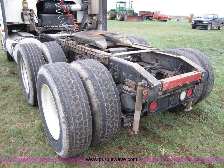 image for item B3168 1998 International 9800 semi truck