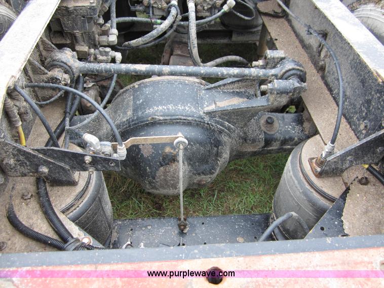 image for item B3168 1998 International 9800 semi truck