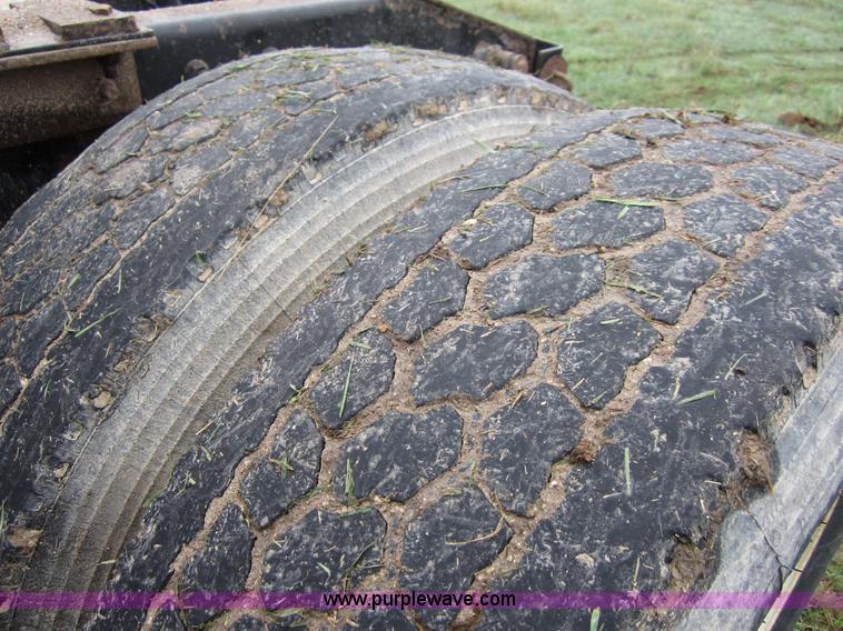 image for item B3168 1998 International 9800 semi truck