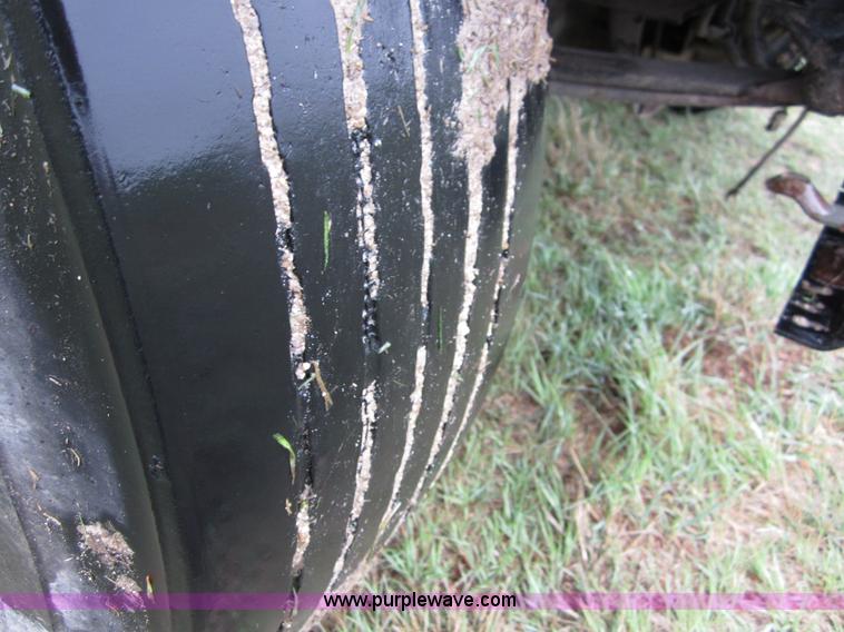 image for item B3168 1998 International 9800 semi truck