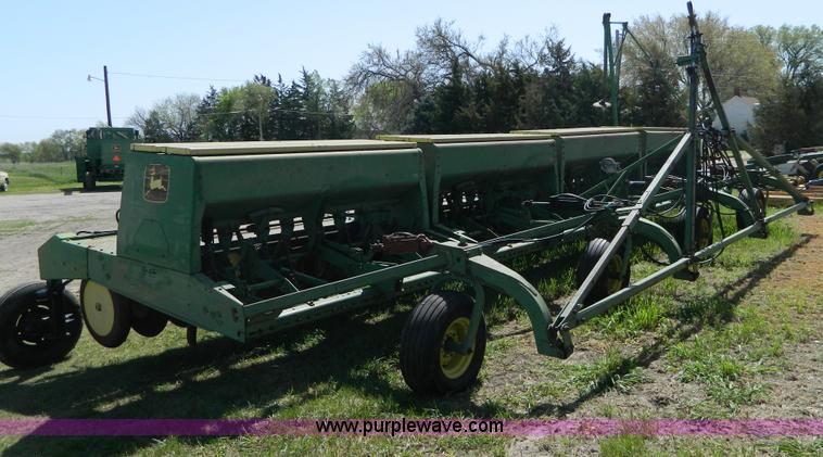 image for item B3604 (4) John Deere 9300 hoe drills