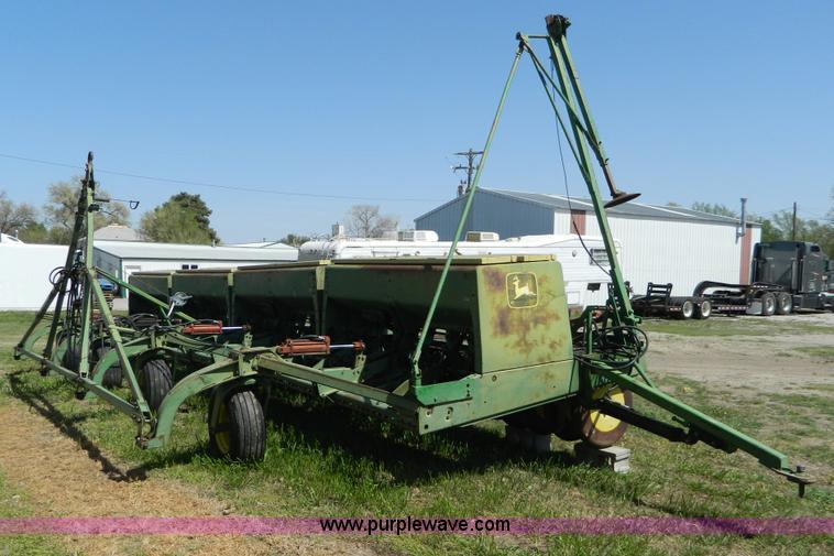 image for item B3604 (4) John Deere 9300 hoe drills