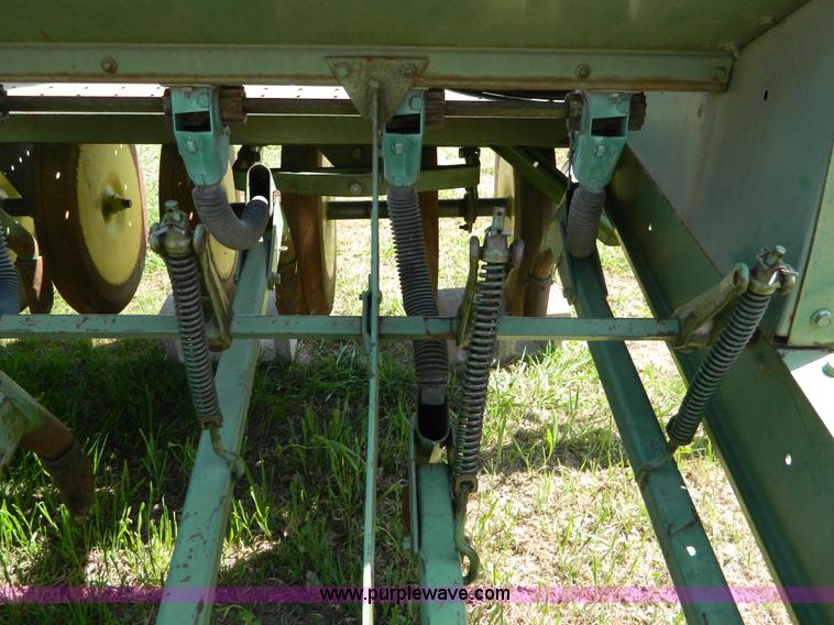 image for item B3604 (4) John Deere 9300 hoe drills