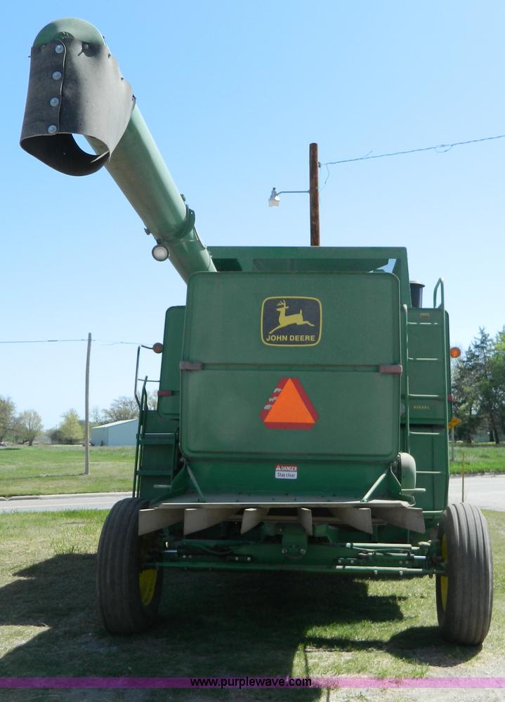 image for item B3610 1988 John Deere 7720 Titan II combine