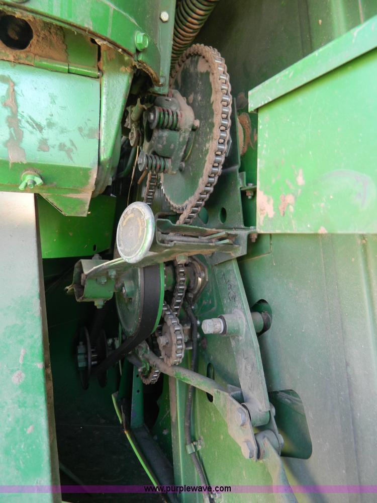 image for item B3610 1988 John Deere 7720 Titan II combine