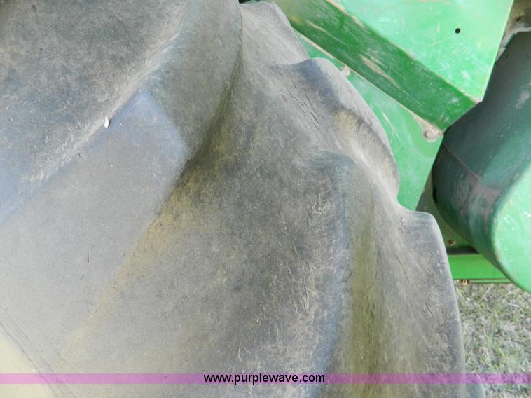 image for item B3610 1988 John Deere 7720 Titan II combine