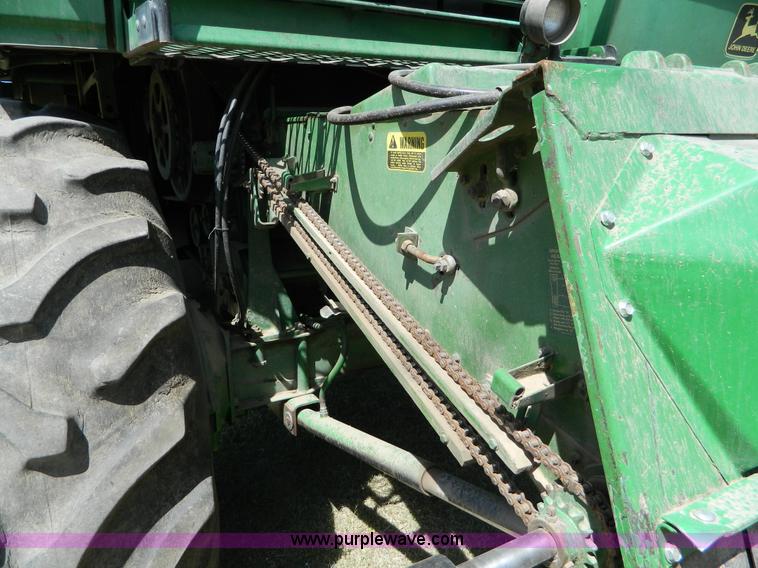 image for item B3610 1988 John Deere 7720 Titan II combine