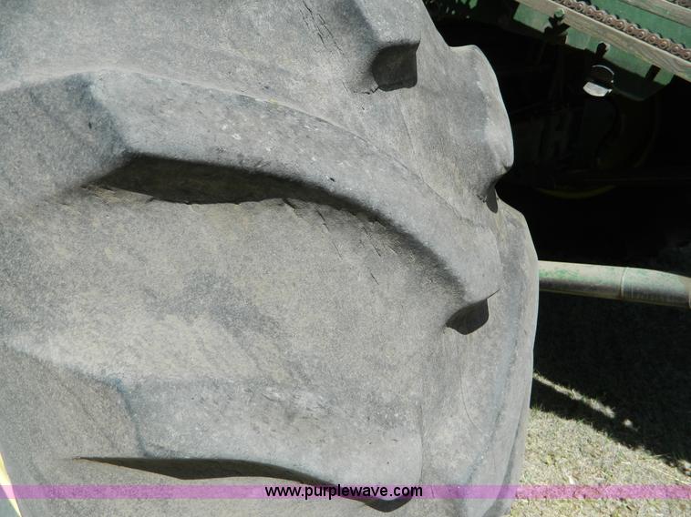 image for item B3610 1988 John Deere 7720 Titan II combine