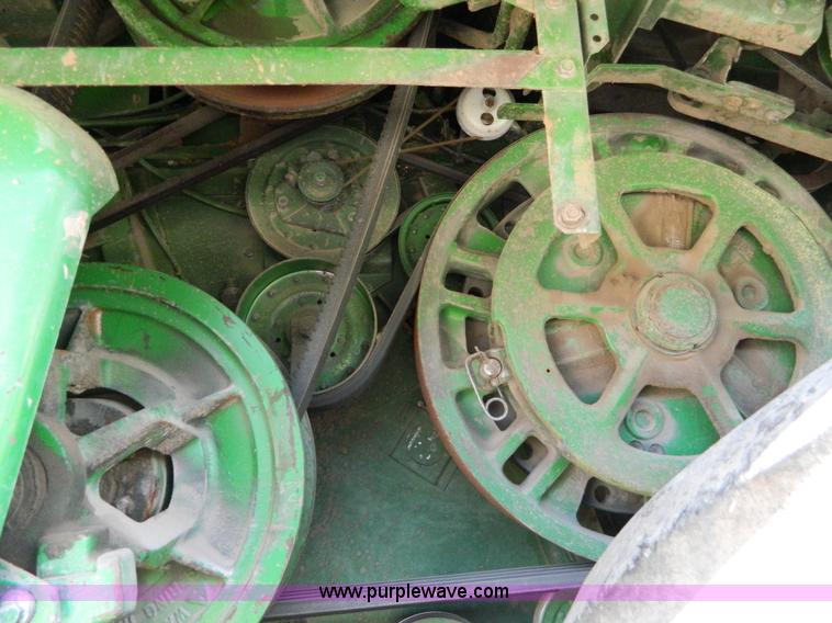 image for item B3610 1988 John Deere 7720 Titan II combine