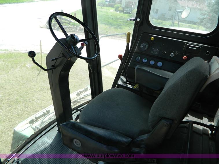 image for item B3610 1988 John Deere 7720 Titan II combine