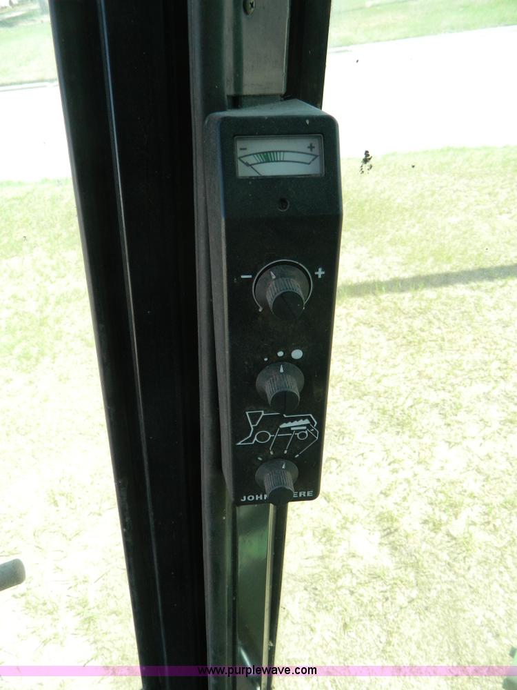 image for item B3610 1988 John Deere 7720 Titan II combine