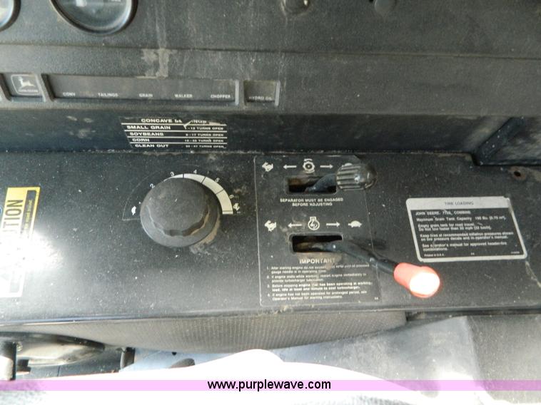 image for item B3610 1988 John Deere 7720 Titan II combine