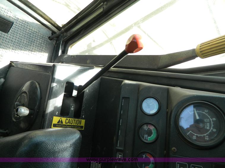 image for item B3610 1988 John Deere 7720 Titan II combine