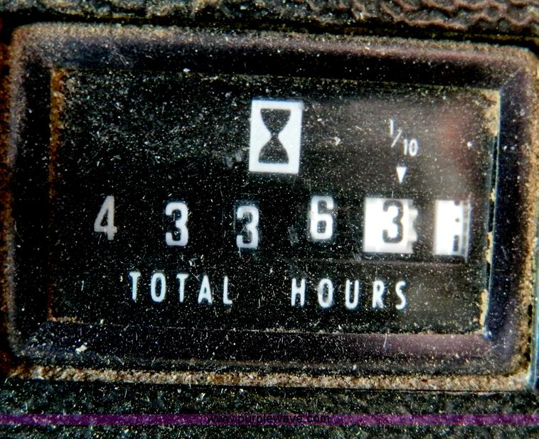 image for item B3610 1988 John Deere 7720 Titan II combine