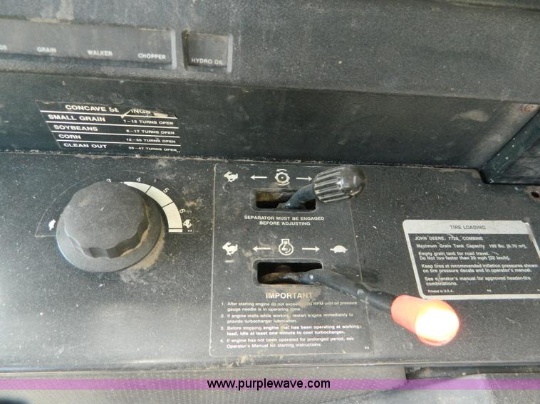 image for item B3610 1988 John Deere 7720 Titan II combine