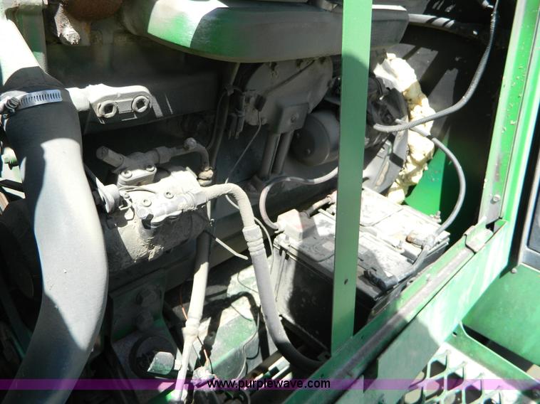 image for item B3610 1988 John Deere 7720 Titan II combine
