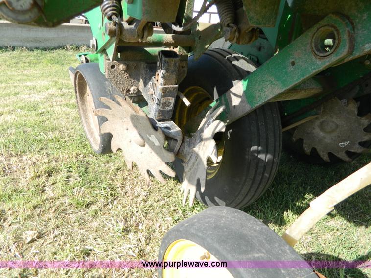 image for item B3611 John Deere 7200 8 row planter