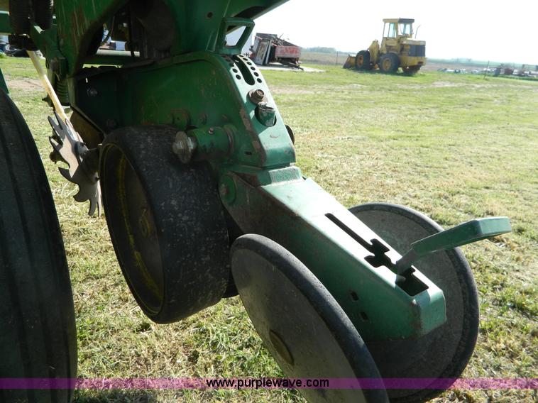 image for item B3611 John Deere 7200 8 row planter