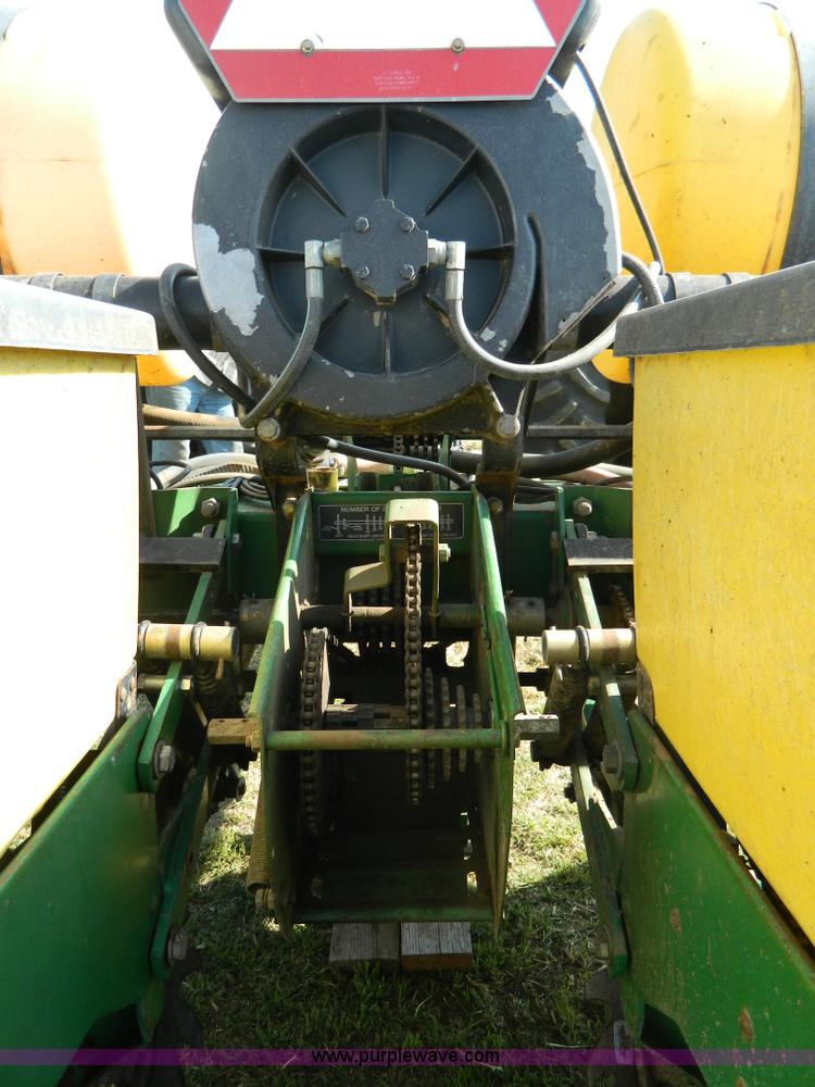 image for item B3611 John Deere 7200 8 row planter