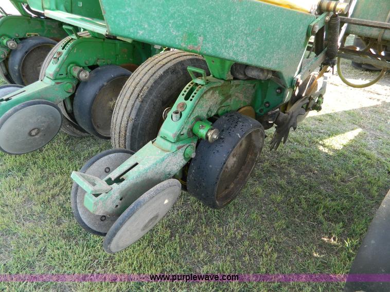 image for item B3611 John Deere 7200 8 row planter