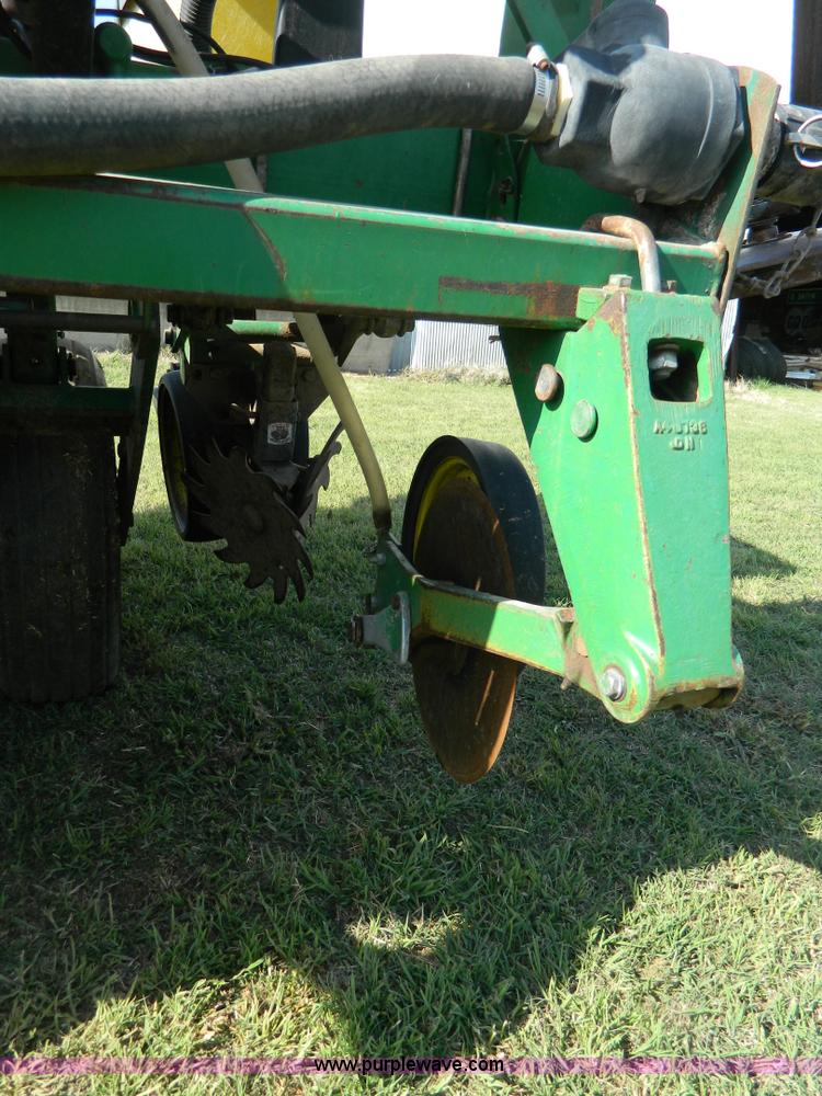 image for item B3611 John Deere 7200 8 row planter