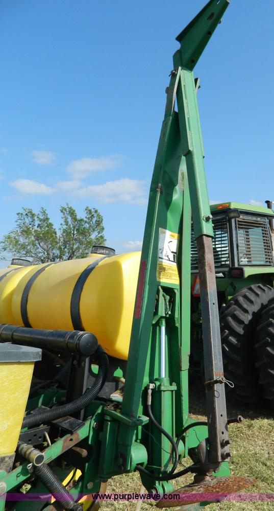 image for item B3611 John Deere 7200 8 row planter